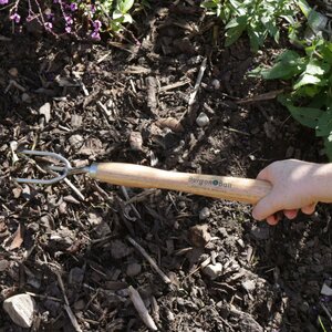 Burgon & Ball RHS Mid Handled Claw Cultivator