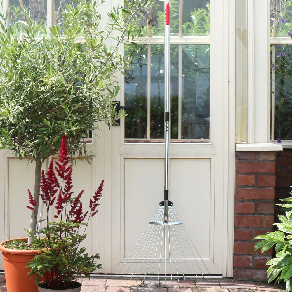 Extending Rakes Darlac Expanding Telescopic Garden Rake - Beetham Nurseries