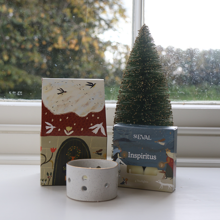 Inspiritus St. Eval Christmas Cottage Tealights & Holder