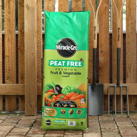 Miracle-Gro Fruit & Veg Peat-Free Compost - 42 Litre