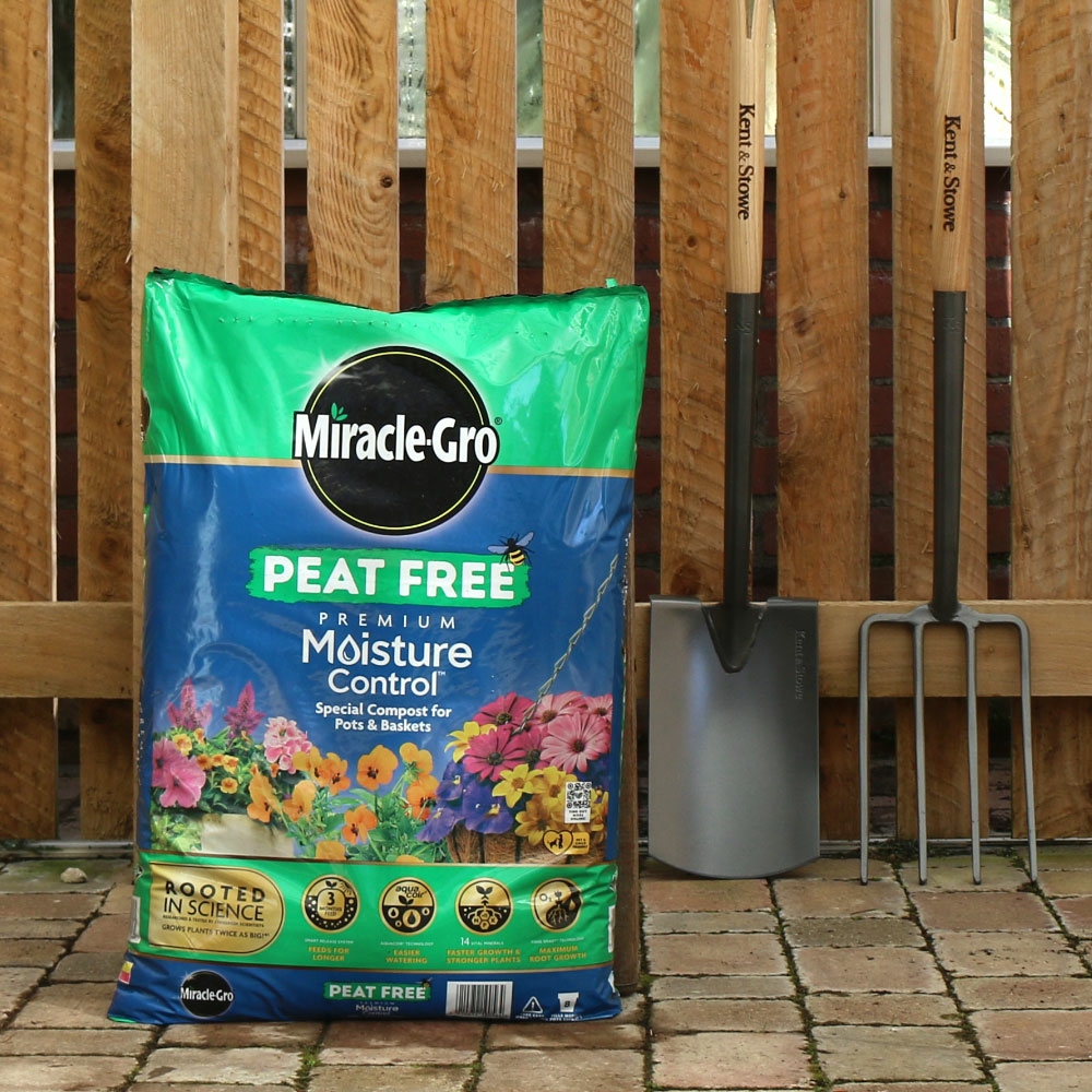 MiracleGro® Peat Free Premium Moisture Control Compost 40 Litre