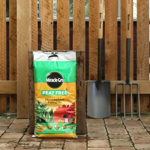Miracle-Gro Premium Peat-Free Houseplant Potting Mix - 10 Litre