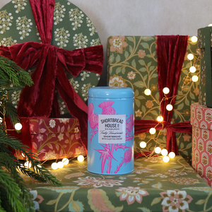 Tin of Truly Handmade Shortbread Biscuits with Clotted Cream 140g