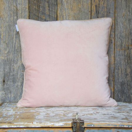 Unari Shell Velvet Cushion 50x50cm